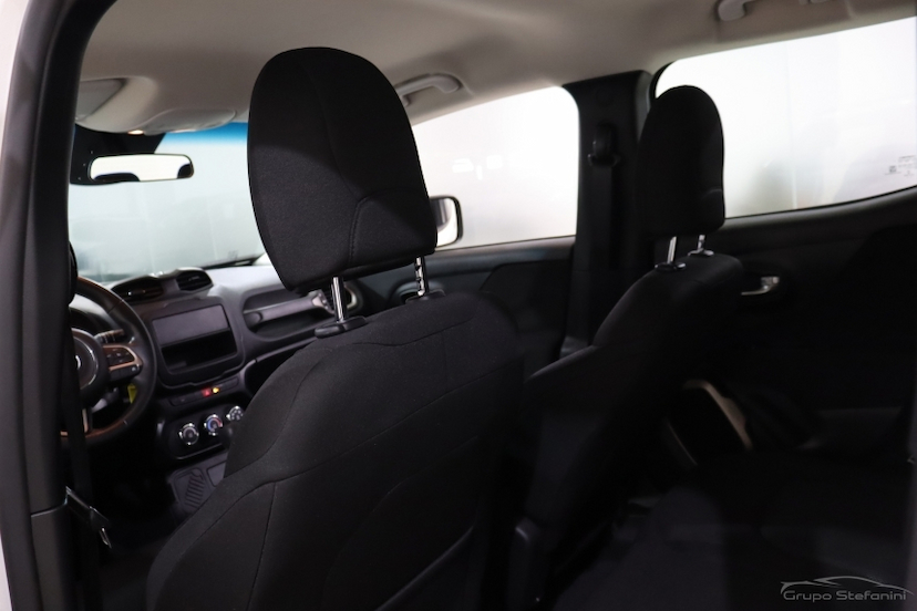 Foto do veículo JEEP RENEGADE 1.8 16V FLEX 4P AUTOMÁTICO 2018 42.174 KM 69.990,00