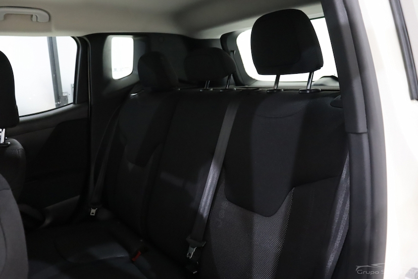 Foto do veículo JEEP RENEGADE 1.8 16V FLEX 4P AUTOMÁTICO 2018 42.174 KM 69.990,00