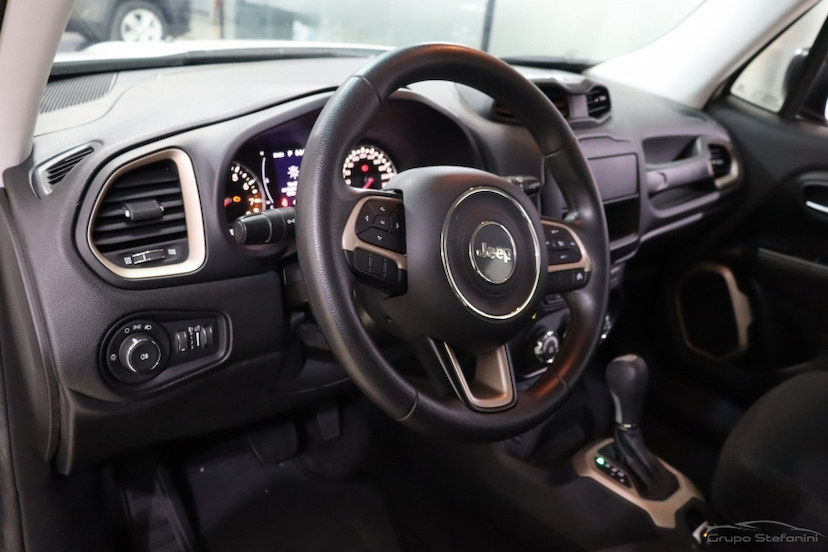 Foto do veículo JEEP RENEGADE 1.8 16V FLEX 4P AUTOMÁTICO 2018 42.174 KM 69.990,00