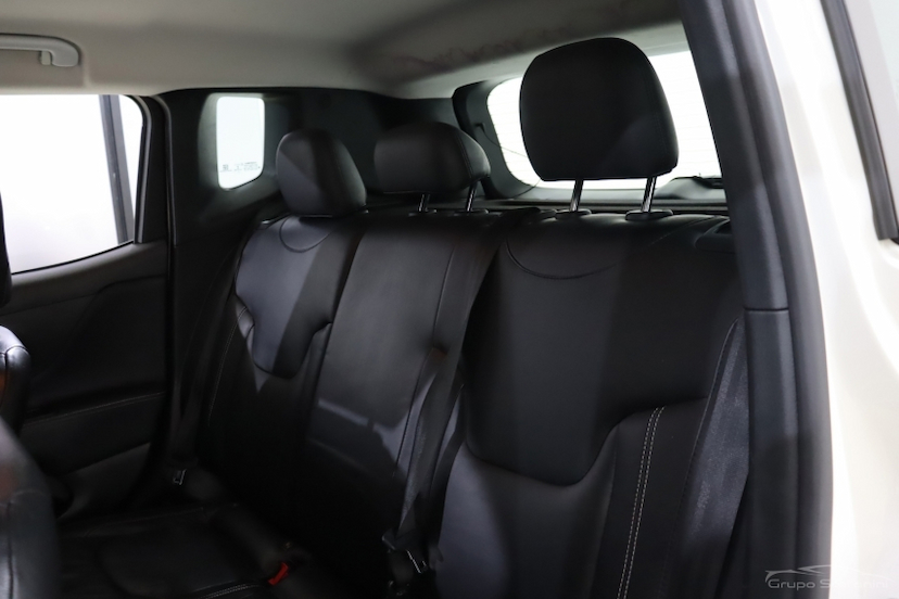 Foto do veículo JEEP RENEGADE 1.8 16V FLEX 4P AUTOMÁTICO 2020 64.352 KM 74.990,00