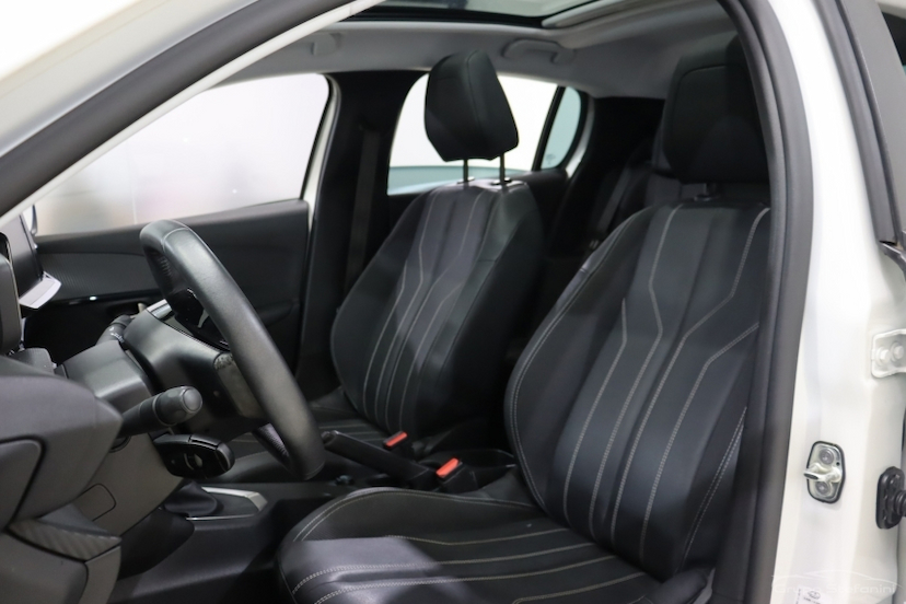 Foto do veículo PEUGEOT 208 1.6 16V FLEX GRIFFE AT6 2022 60.306 KM 84.990,00