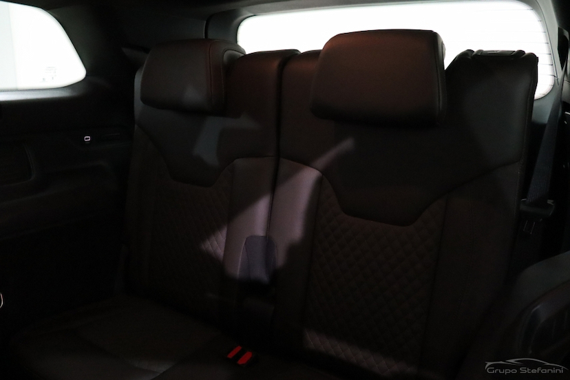 Foto do veículo JEEP COMMANDER 2.0 TD380 TURBO DIESEL OVERLAND AT9 2022 32.526 KM 187.990,00