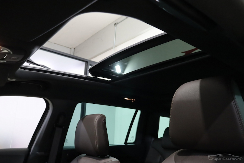 Foto do veículo JEEP COMMANDER 2.0 TD380 TURBO DIESEL OVERLAND AT9 2022 32.526 KM 187.990,00