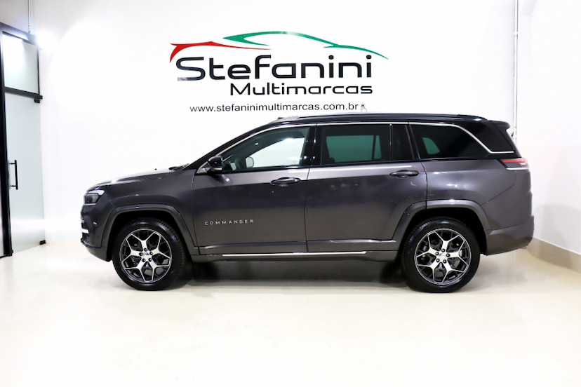Foto do veículo JEEP COMMANDER 2.0 TD380 TURBO DIESEL OVERLAND AT9 2022 32.526 KM 187.990,00
