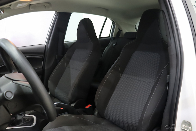 Foto do veículo Chevrolet Onix 1.0 TURBO FLEX LT MANUAL 2025 57.624 KM R$ 68.990,00
