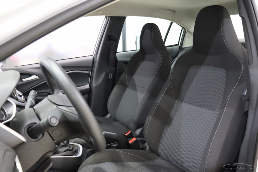 Foto do veículo Chevrolet Onix 1.0 TURBO FLEX LT MANUAL 2025 8.370 KM R$ 78.990,00