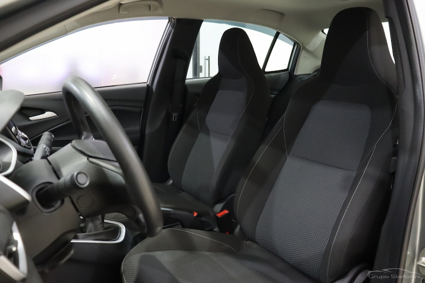 Foto do veículo Chevrolet Onix 1.0 TURBO FLEX PLUS LT MANUAL 2025 24.934 KM R$ 77.990,00