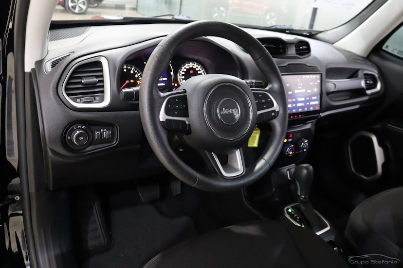Foto do veículo JEEP RENEGADE 1.8 16V FLEX 4P AUTOMÁTICO 2020 61.012 KM R$ 64.990,00