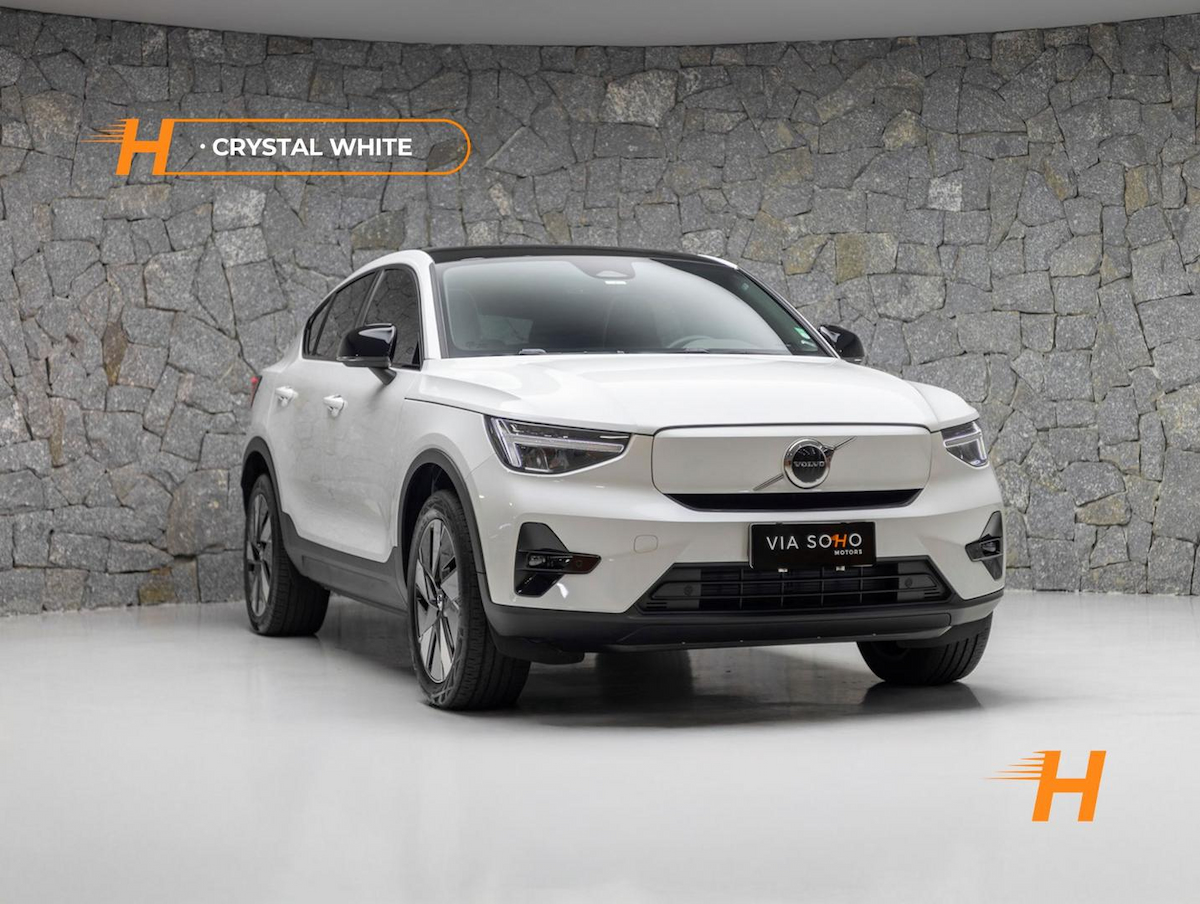 Foto do veículo VOLVO C40  6 PLUS 2023/2024 15.000 KM R$ 249.000,00