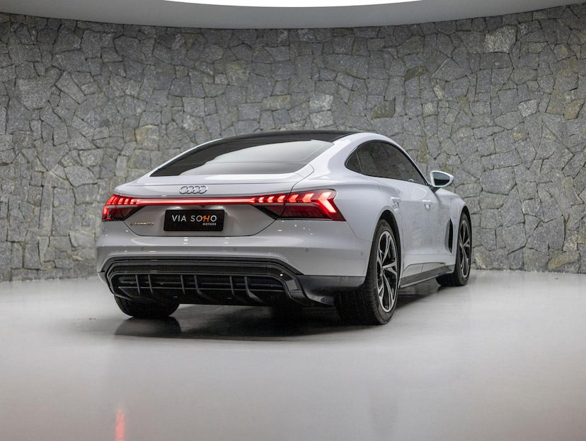 Foto do veículo AUDI E-TRON 0.0 E TRON GT 2024 8.200 KM R$ 499.000,00