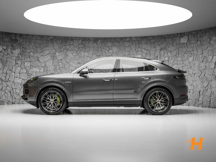 Foto do veículo PORSCHE CAYENNE 3.0 CP PHE 2025 16.000 KM R$ 789.000,00