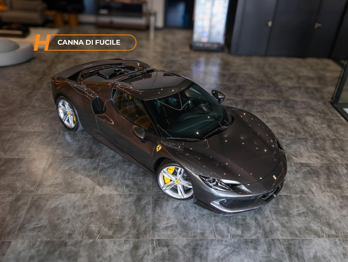 Foto do veículo FERRARI 296 GTB  GTB 2023/2024 4.846 KM R$ 2.999.900,00