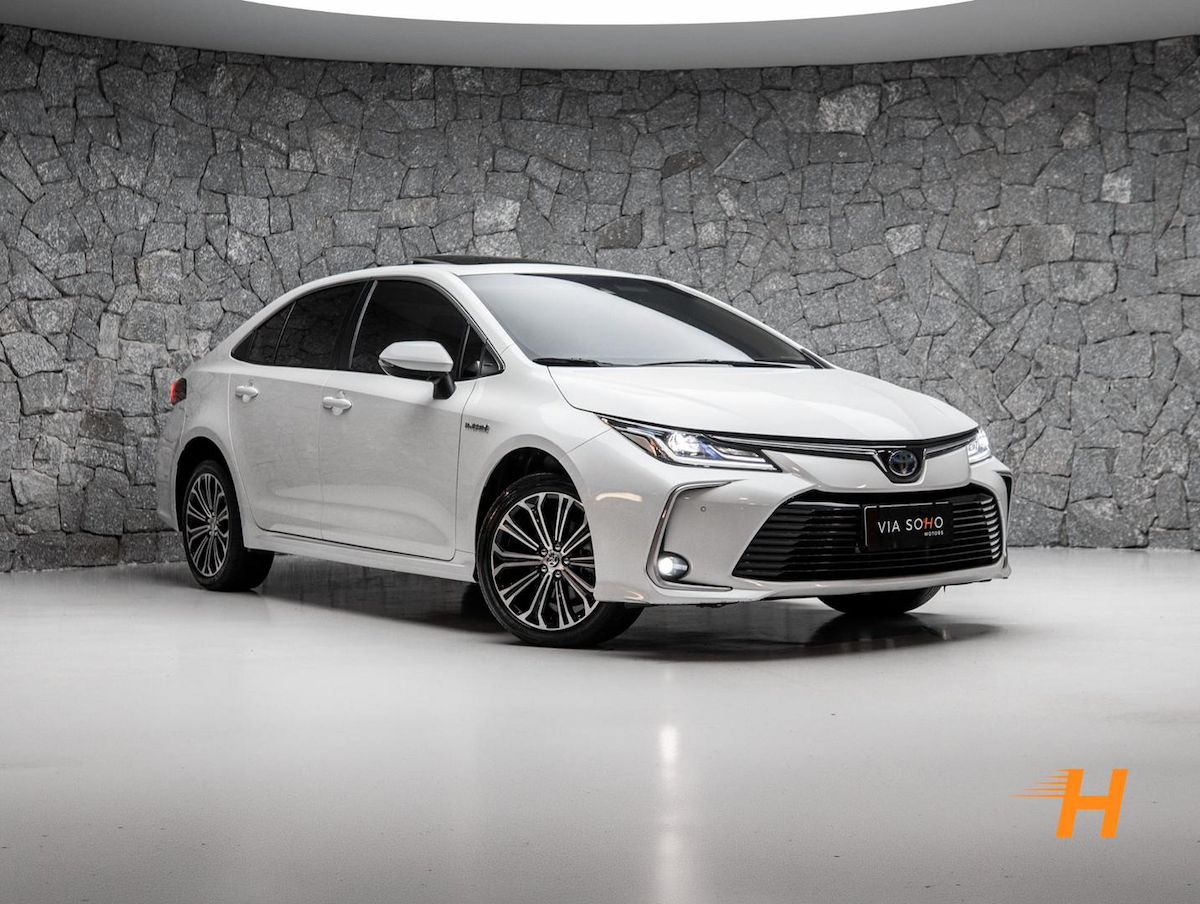 Foto do veículo TOYOTA COROLLA APREMIUMH 2022/2023 30.000 KM R$ 149.900,00
