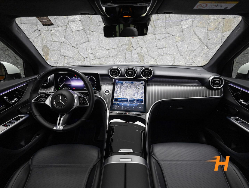 Foto do veículo MERCEDES-BENZ GLC 300 2.0 GLC300 4M 2024 37.700 KM R$ 385.000,00