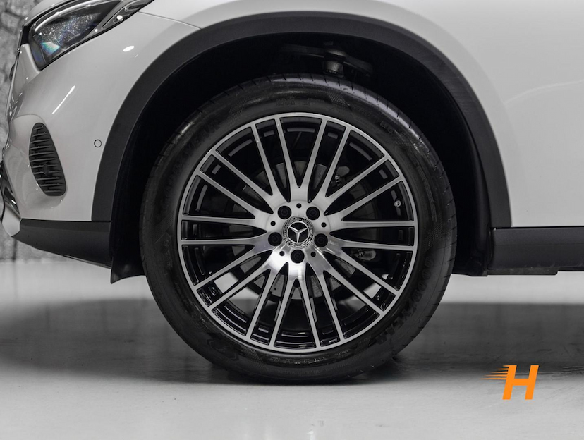 Foto do veículo MERCEDES-BENZ GLC 300 2.0 GLC300 4M 2024 37.700 KM R$ 385.000,00