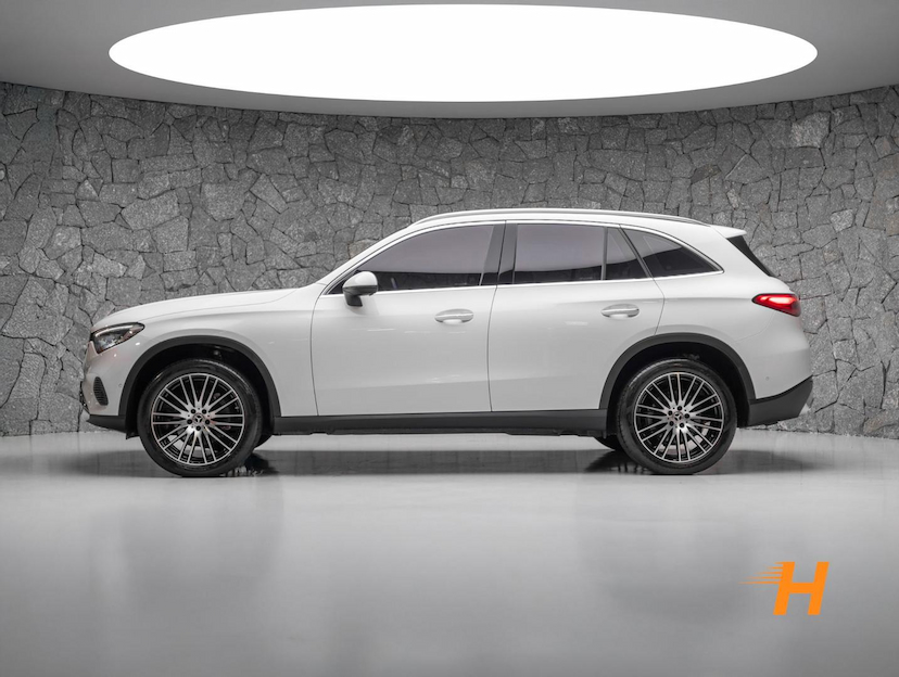 Foto do veículo MERCEDES-BENZ GLC 300 2.0 GLC300 4M 2024 37.700 KM R$ 385.000,00