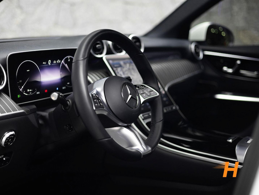 Foto do veículo MERCEDES-BENZ GLC 300 2.0 GLC300 4M 2024 37.700 KM R$ 385.000,00