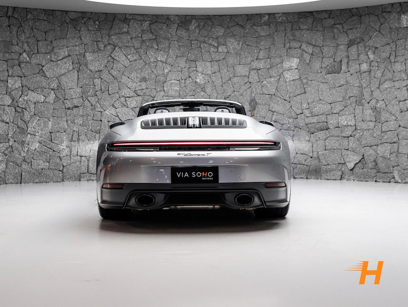 Foto do veículo PORSCHE 911 3.0 24V H6 GASOLINA CARRERA T PDK 2026 3.611 KM R$ 1.149.000,00
