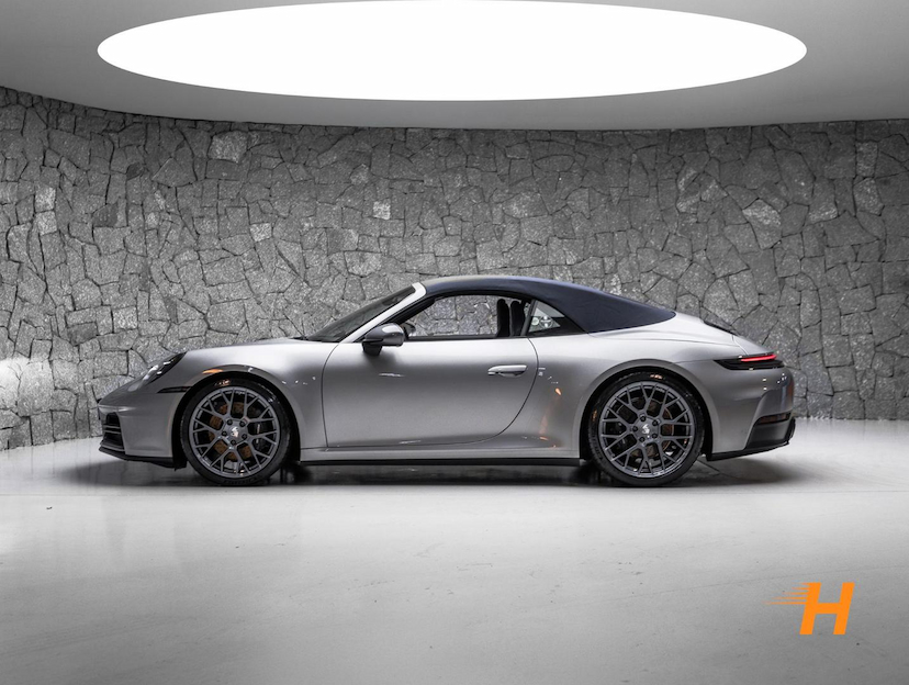 Foto do veículo PORSCHE 911 3.0 24V H6 GASOLINA CARRERA T PDK 2026 3.611 KM R$ 1.149.000,00