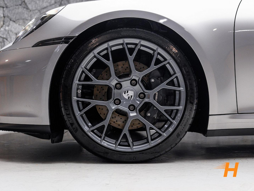 Foto do veículo PORSCHE 911 3.0 24V H6 GASOLINA CARRERA T PDK 2026 3.611 KM R$ 1.149.000,00