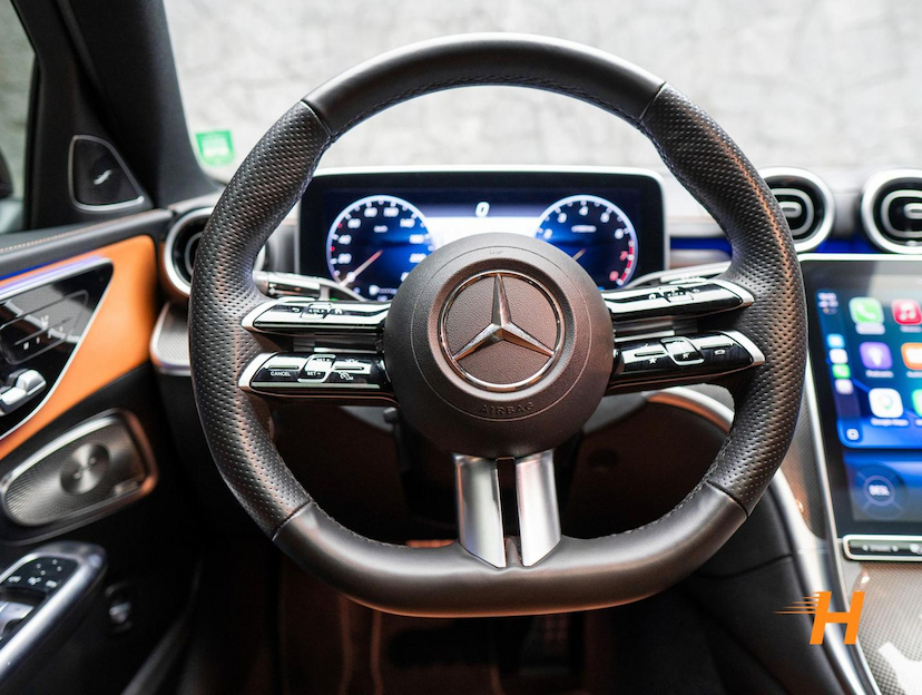 Foto do veículo MERCEDES-BENZ C 300  2024 29.581 KM R$ 318.000,00