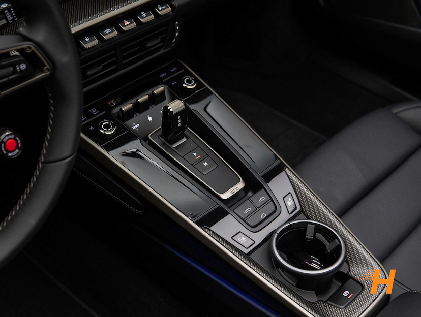 Foto do veículo PORSCHE 911 3.6 24V H6 T-HYBRID TURBO S PDK 2026 550 KM R$ 2.350.000,00