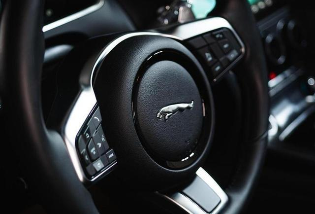 Foto do veículo JAGUAR F-TYPE  300RD CB 2023 4.007 KM 459.000,00