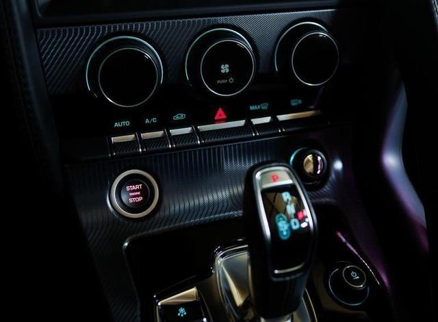 Foto do veículo JAGUAR F-TYPE  300RD CB 2023 4.007 KM 459.000,00