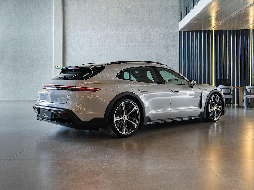 Foto do veículo PORSCHE TAYCAN 4 CROSS TURISMO 2023 3.097 KM 599.000,00