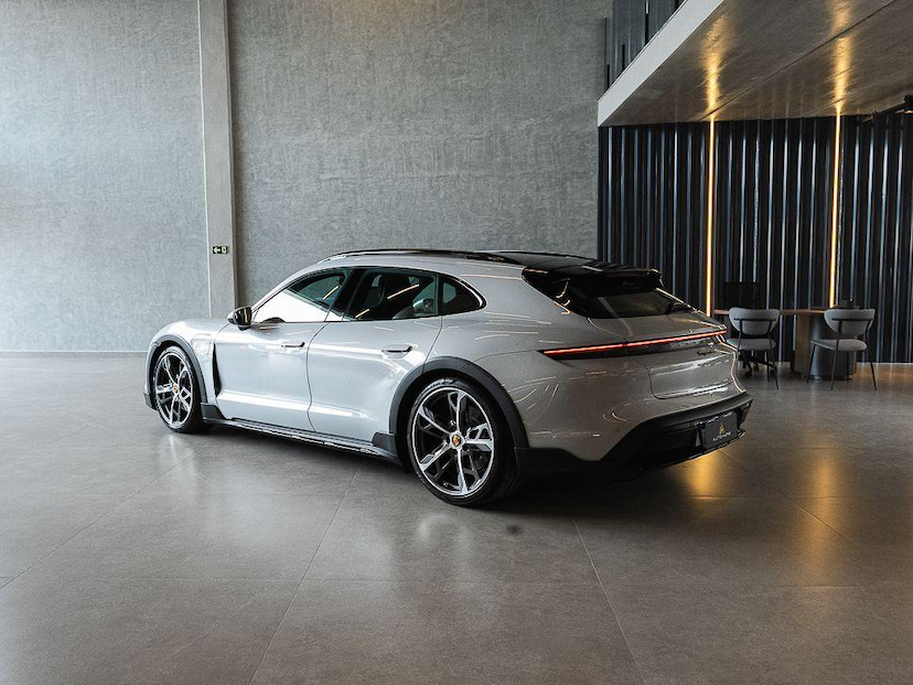 Foto do veículo PORSCHE TAYCAN 4 CROSS TURISMO 2023 3.097 KM 599.000,00