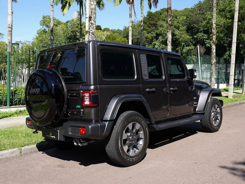 Foto do veículo JEEP WRANGLER UNLIMITED SAHARA 2022 21.457 KM 379.000,00