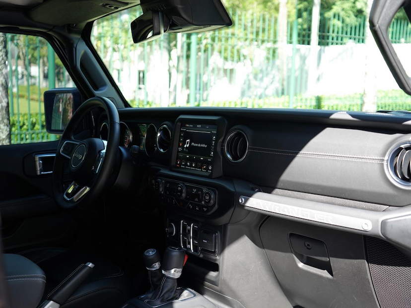 Foto do veículo JEEP WRANGLER UNLIMITED SAHARA 2022 21.457 KM 379.000,00