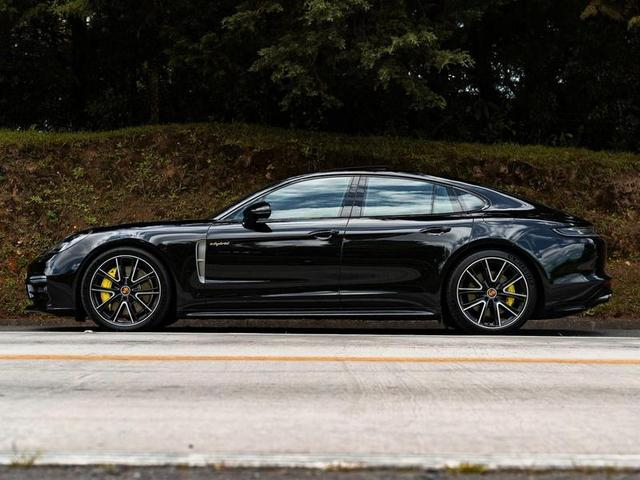Foto do veículo PORSCHE PANAMERA  4EHYB 2022 12.545 KM 699.000,00