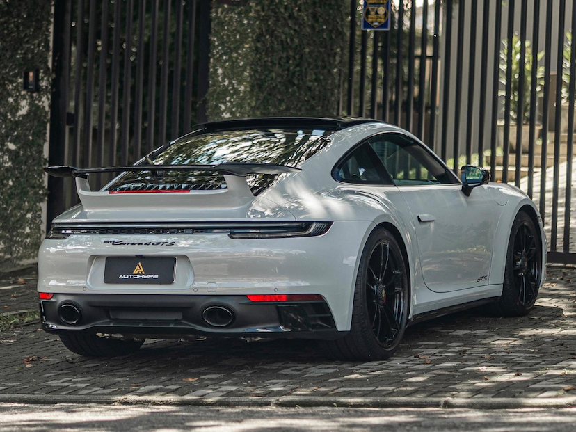 Foto do veículo PORSCHE 911  CARRERA 4 GTS COUPE 3.0 24V (992) 2023 5.200 KM 1.049.000,00