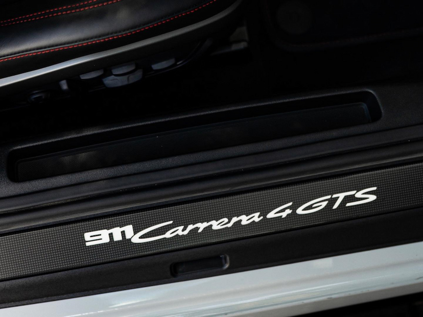 Foto do veículo PORSCHE 911  CARRERA 4 GTS COUPE 3.0 24V (992) 2023 5.200 KM 1.049.000,00