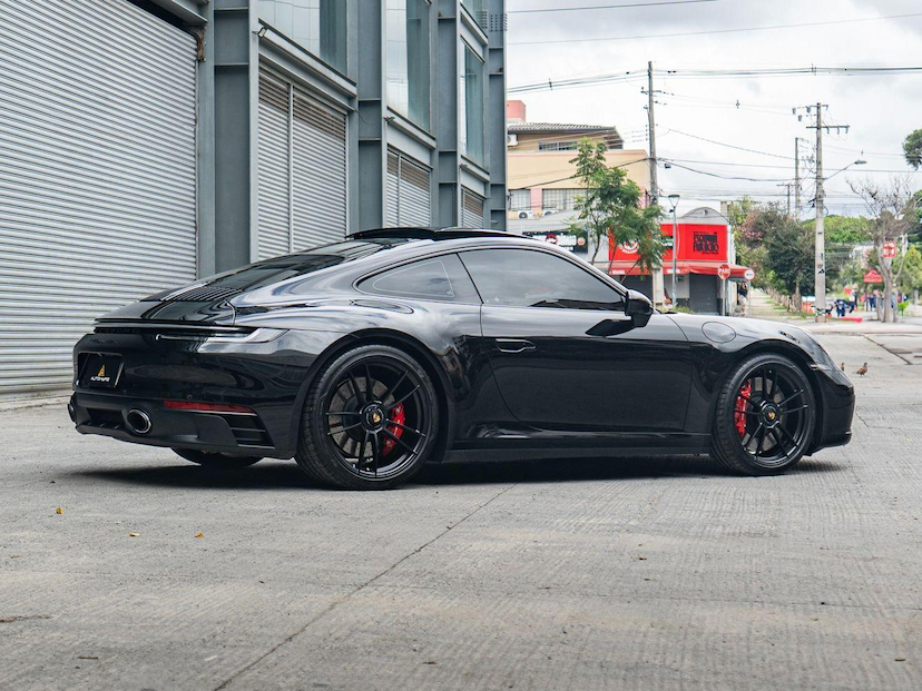 Foto do veículo PORSCHE 911 CARRERA GTS 2023 4.560 KM 1.019.000,00