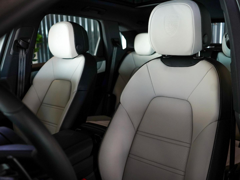 Foto do veículo PORSCHE CAYENNE PHEV 2024 2.458 KM 809.000,00