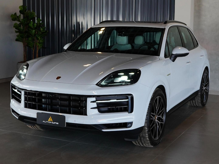 Foto do veículo PORSCHE CAYENNE PHEV 2024 2.458 KM 809.000,00