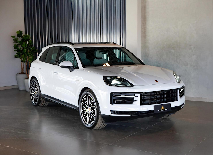 Foto do veículo PORSCHE CAYENNE PHEV 2024 2.458 KM 809.000,00