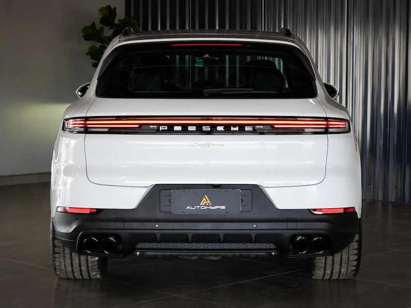 Foto do veículo PORSCHE CAYENNE PHEV 2024 2.458 KM 809.000,00