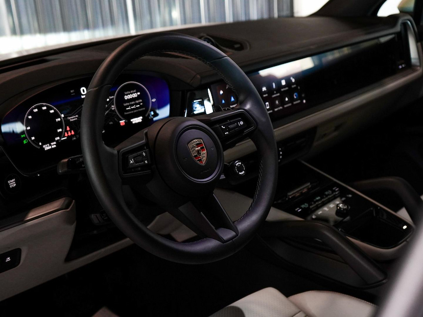 Foto do veículo PORSCHE CAYENNE PHEV 2024 2.458 KM 809.000,00