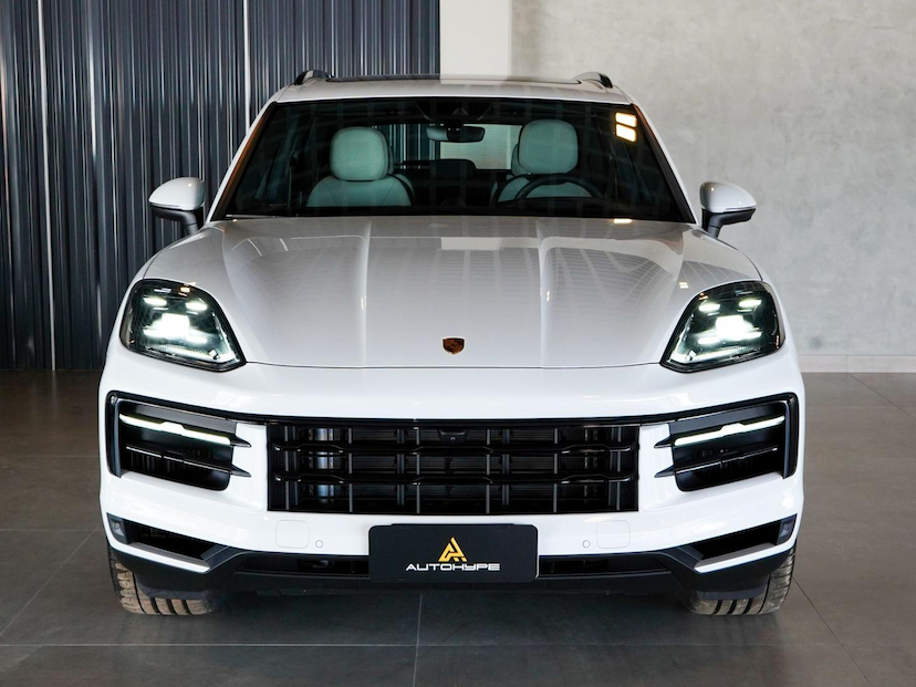 Foto do veículo PORSCHE CAYENNE PHEV 2024 2.458 KM 809.000,00