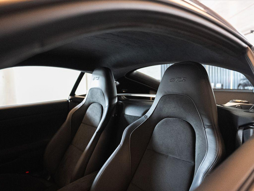 Foto do veículo PORSCHE CAYMAN GTS 4.0 2021 13.460 KM 655.000,00