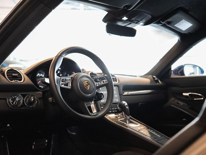 Foto do veículo PORSCHE CAYMAN GTS 4.0 2021 13.460 KM 655.000,00