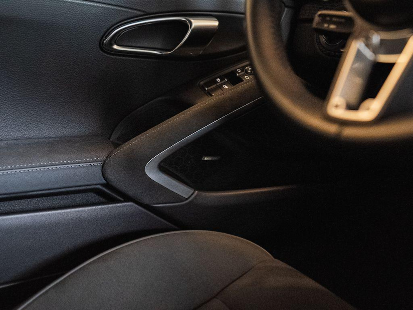 Foto do veículo PORSCHE CAYMAN GTS 4.0 2021 13.460 KM 655.000,00