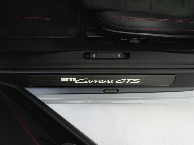 Foto do veículo PORSCHE 911 CARRERA GTS CABRIOLET 2024 2.149 KM 1.250.000,00