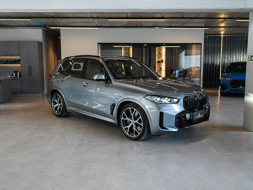 Foto do veículo BMW X5  XDRIVE50E MSP 2024 21.302 KM 599.000,00