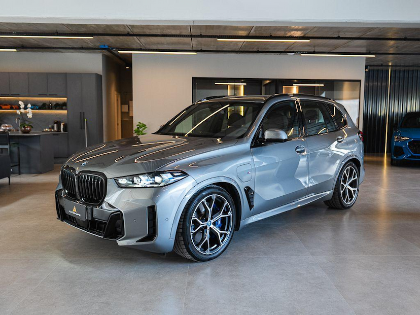 Foto do veículo BMW X5  XDRIVE50E MSP 2024 21.302 KM 599.000,00