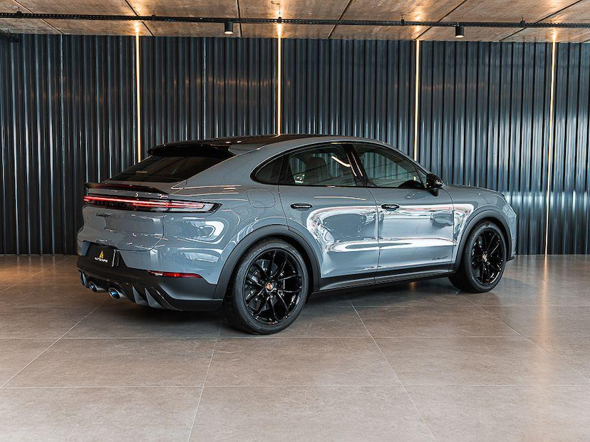 Foto do veículo PORSCHE CAYENNE GT COUPE 2025 75 KM 1.599.000,00