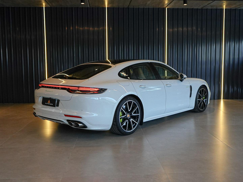 Foto do veículo PORSCHE PANAMERA 4 E-HYBRID 2023 10.479 KM 658.900,00